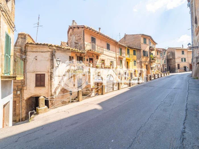 Appartamento bilocale in vendita in Via Roma, Bassano Romano