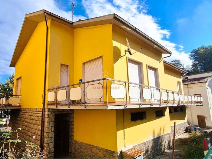 Casa con 6 locali in vendita in Piazza della Repubblica, Centro, Lisciano Niccone