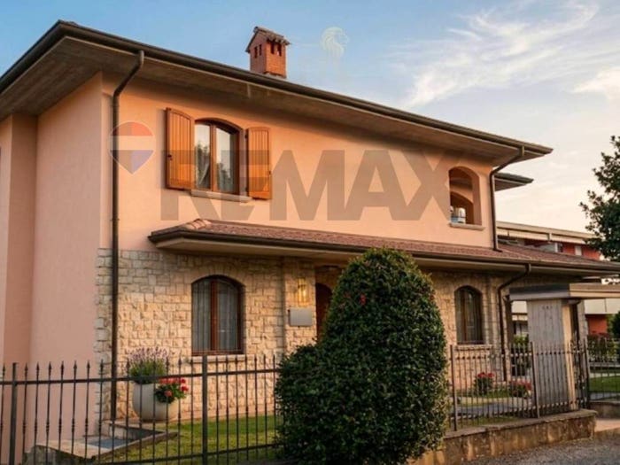 Casa con 6 locali in vendita in Via Cascina Colombera, Centro, Dalmine