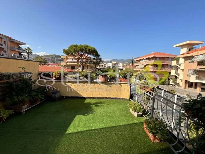 Casa con 6 locali in vendita in Centro, Bordighera