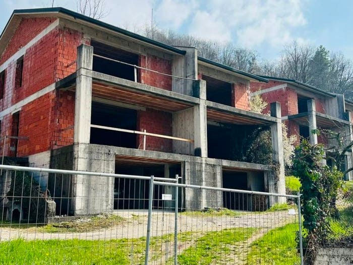 Casa quadrilocale in vendita in Via Vincenzo Monti, Cologna Caraverio, Castello di Brianza