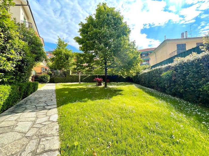 Appartamento trilocale in vendita in Via Giacomo Matteotti, Borgio, Borgio Verezzi
