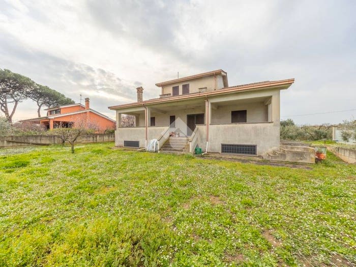 Casa quadrilocale in vendita in Via Campolattaro, Pian Savelli, Roma