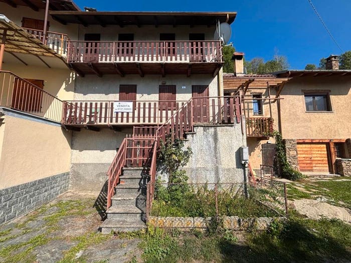 Casa quadrilocale in vendita in Borgata Rivoira Inferiore, Perrero