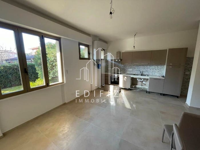 Appartamento con 5 locali in vendita in Ronchi Poveromo, Massa