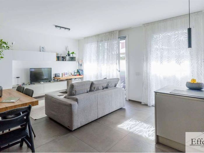 Appartamento quadrilocale in vendita in Via Varese c, Centro, Ispra
