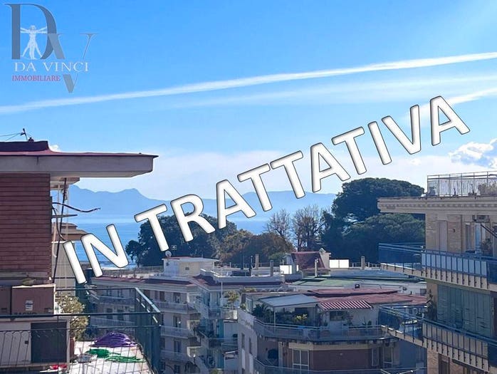 Appartamento con 5 locali in vendita in Viale degli Astronauti, Colli Aminei Capodimonte, Napoli