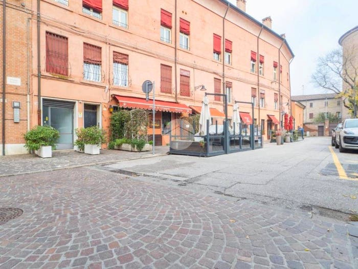 Appartamento bilocale in vendita in Piazza Sacrati, Centro Storico, Ferrara
