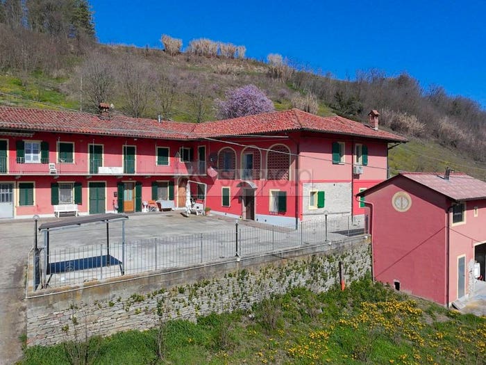 Casa con 6 locali in vendita in Via Bruno Parisio, Diano d'Alba