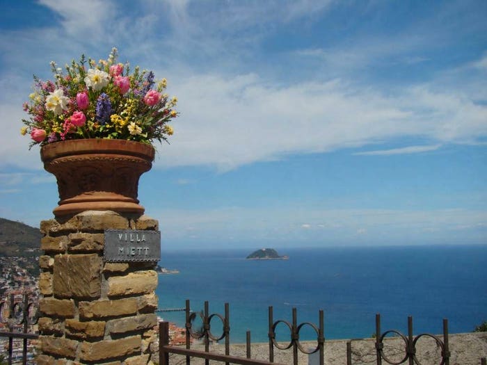 Casa con 6 locali in vendita in Strada Panoramica San Bernardo, Fenarina Via Neghelli Collina di Ponente, Alassio