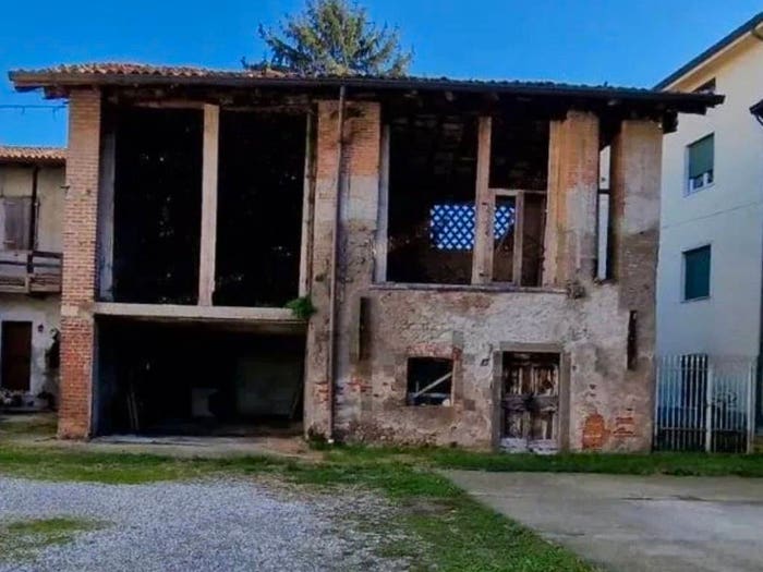 Casa con 5 locali in vendita in Piazza Roma, Levate