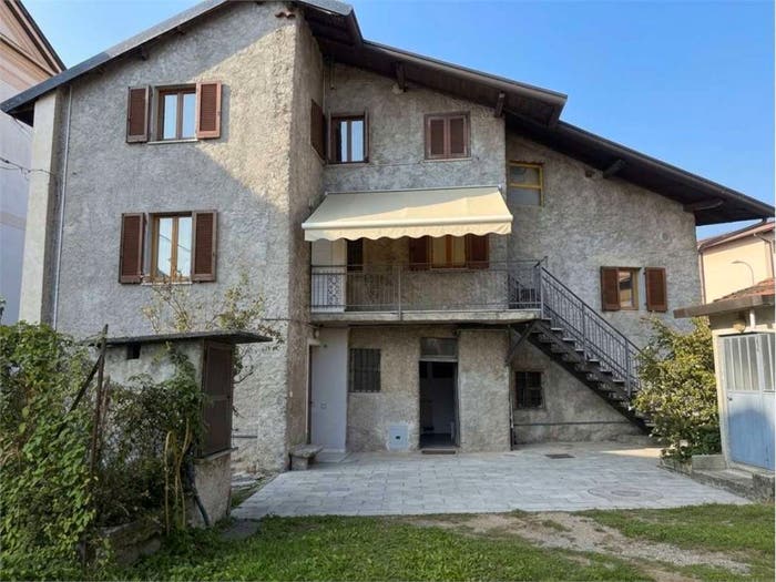 Casa quadrilocale in vendita in Roma, Vertemate con Minoprio