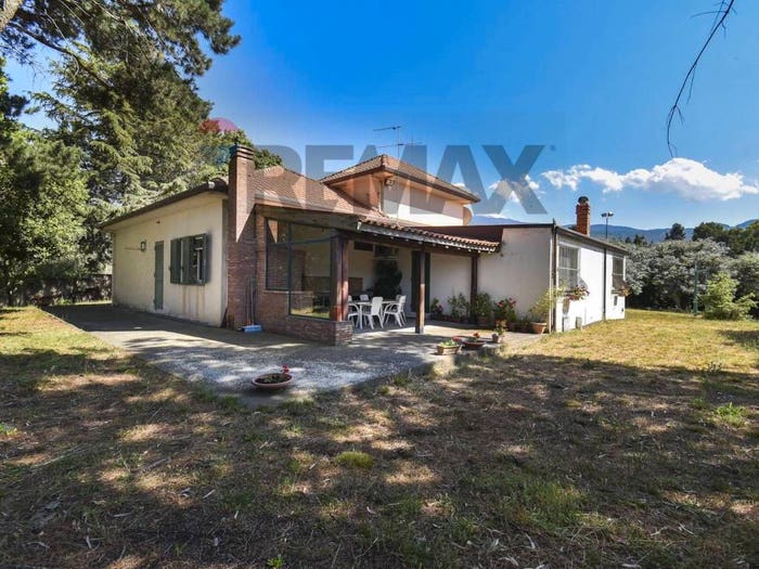 Casa con 6 locali in vendita in Via Montelaguardia, Randazzo