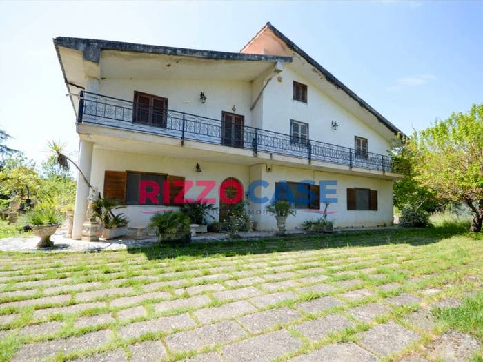 Casa con 6 locali in vendita in Cda Larderia, Altomonte