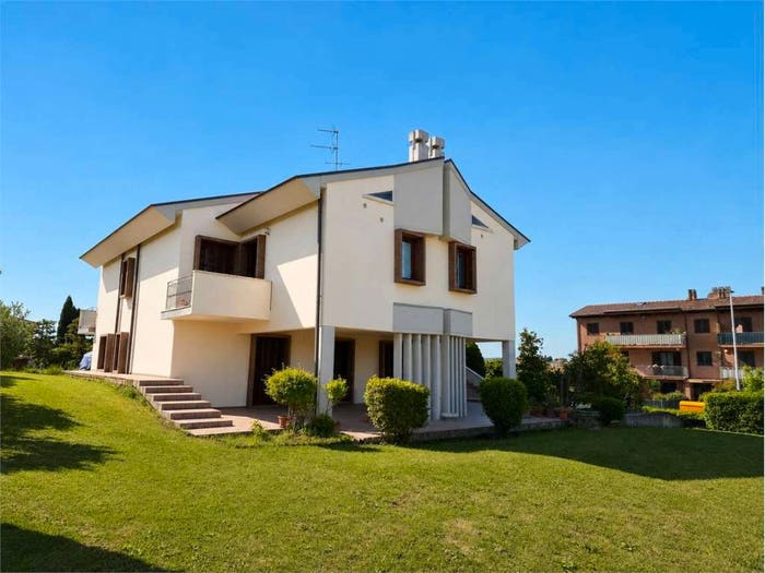 Casa con 6 locali in vendita in VIA COLLODI, Camerata Picena