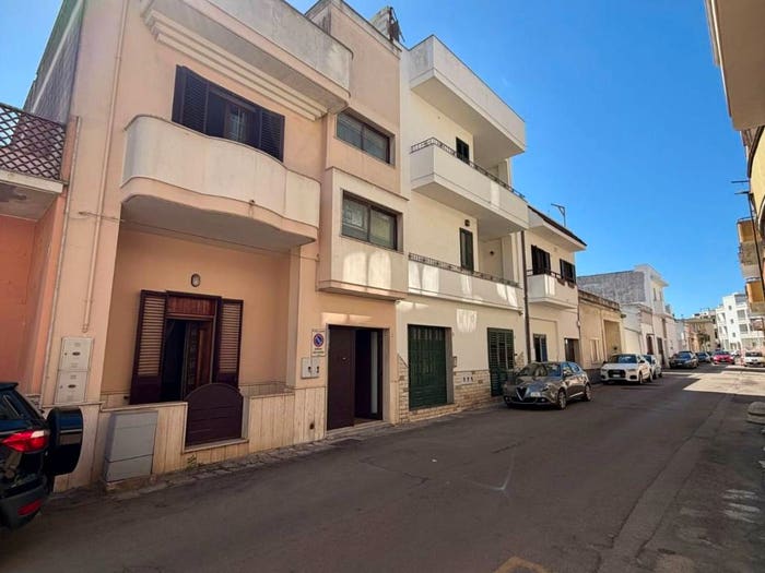 Casa con 6 locali in vendita in Via Alessandro Volta, Casarano