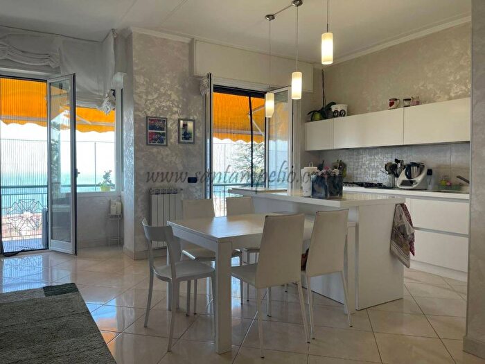 Appartamento quadrilocale in vendita in Zona Collinare, Bordighera