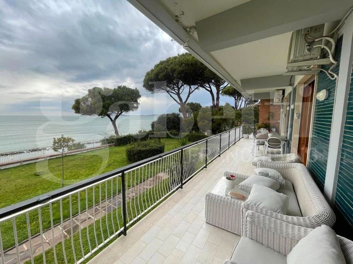 Appartamento con 6 locali in vendita in Via Appia lato Napoli, Centro, Formia