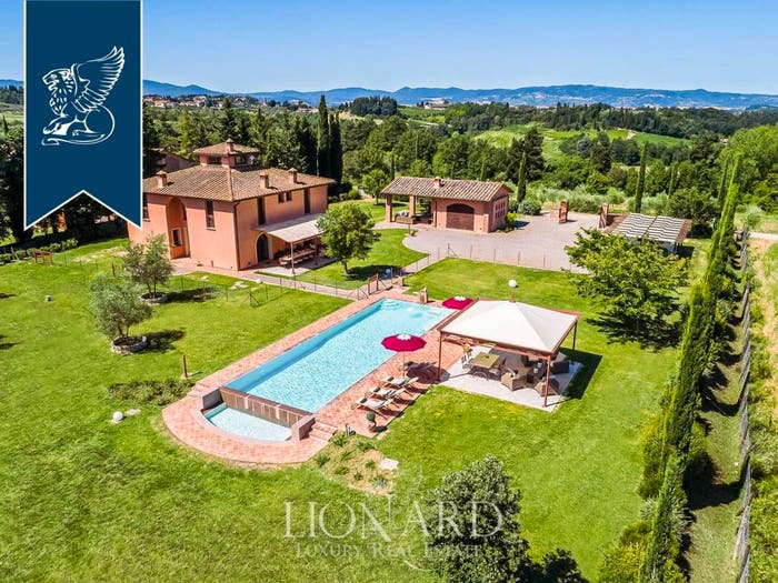 Casa con 6 locali in vendita in Peccioli
