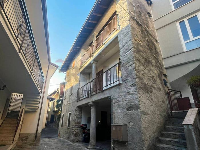 Appartamento con 6 locali in vendita in Via Garibaldi, Duno