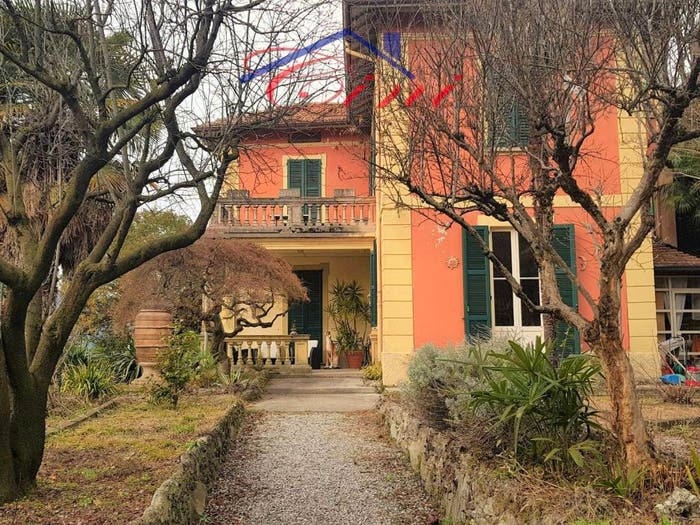 Casa con 6 locali in vendita in Via Promessi Sposi, Centro, Calolziocorte