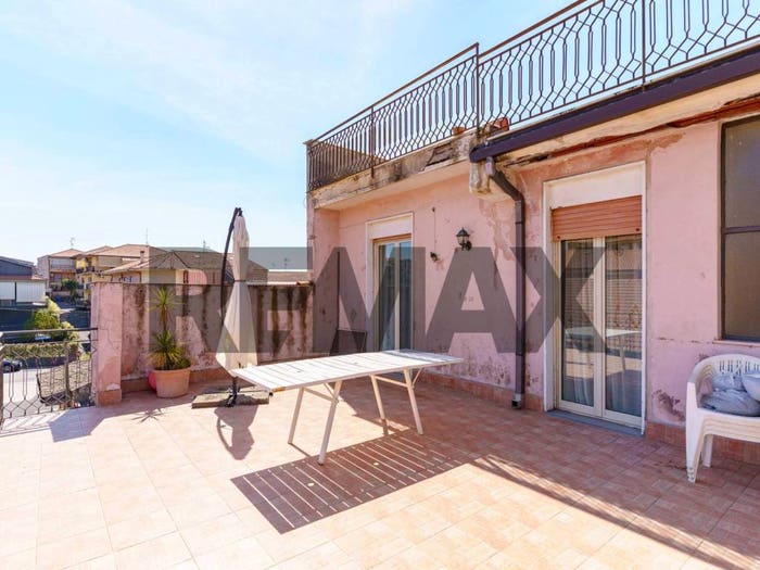 Appartamento trilocale in vendita in Via Giovanni Consoli, Centro, Camporotondo Etneo
