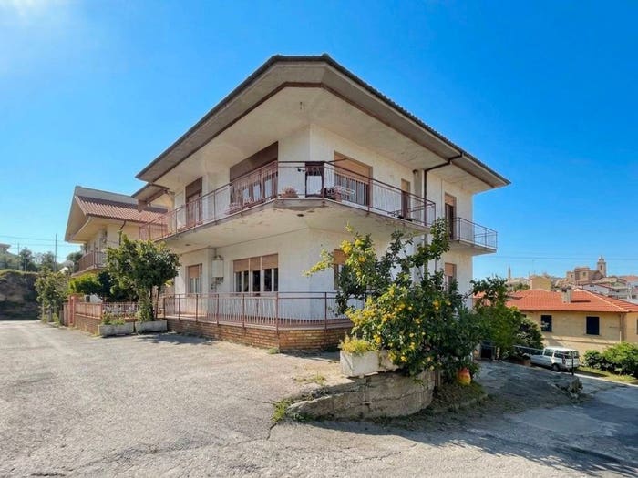 Casa con 6 locali in vendita in Viale Regina Margherita, Centro, Villamagna