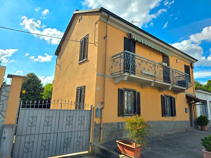 Casa con 6 locali in vendita in Strada Carignano, Mercato Santa Maria, Moncalieri