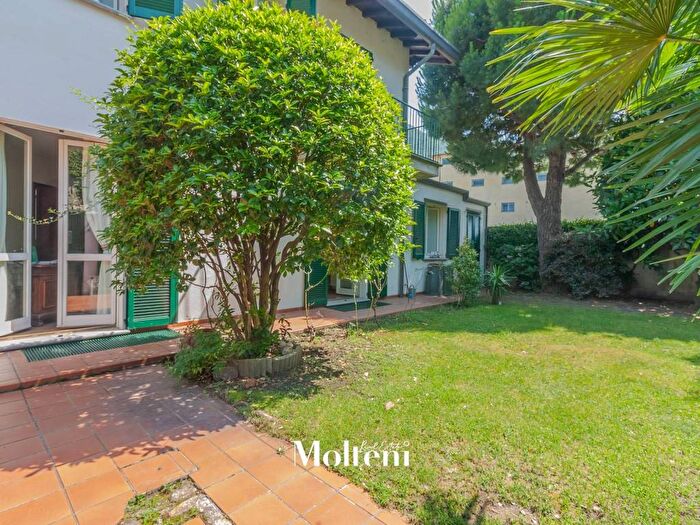 Casa con 6 locali in vendita in Via Martiri della Libertà, Centro, Bellano
