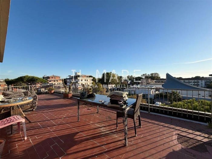 Casa quadrilocale in vendita in Via Pisa, Marina di Massa Centro, Massa