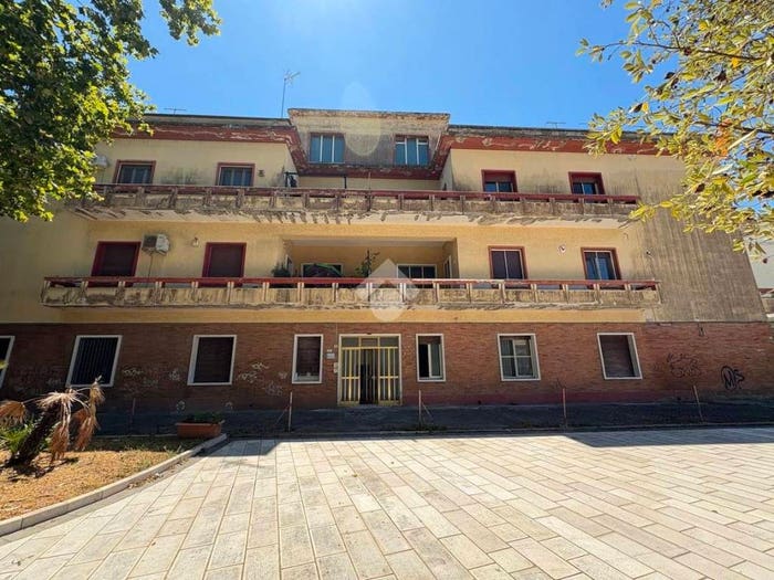 Appartamento quadrilocale in vendita in Piazza Francesco Crispi, Centro Storico, Brindisi