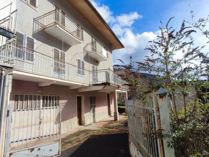 Casa con 6 locali in vendita in Via Vecchia, Frassino