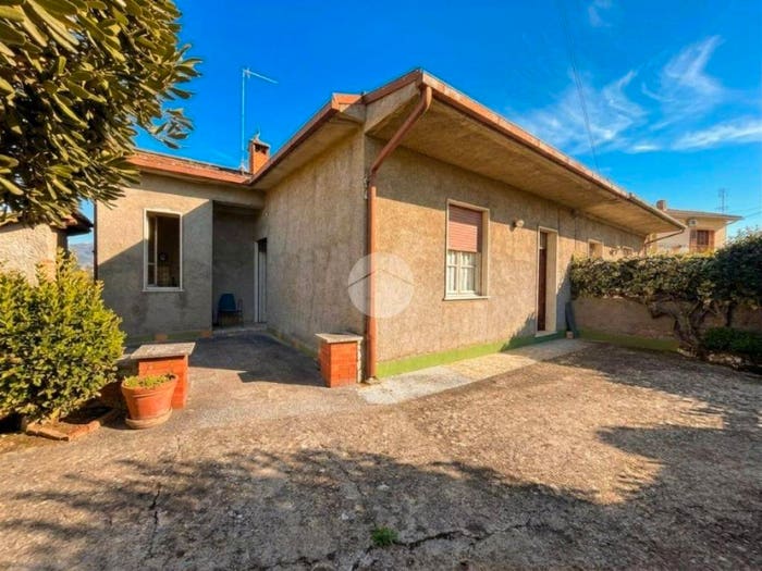 Casa trilocale in vendita in VIA BENEDETTI, Baracche Di Tarano, Tarano