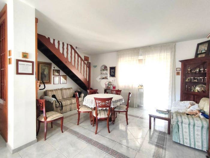 Appartamento quadrilocale in vendita in Via degli Abeti, Gaeta