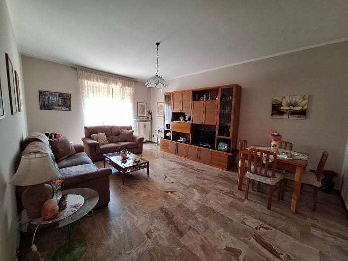 Appartamento trilocale in vendita in Via Giuseppe Garibaldi, Centro, Guardamiglio