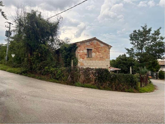 Casa quadrilocale in vendita in Località Tavignano, Cingoli