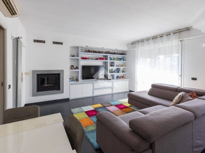 Casa trilocale in vendita in Via Cesare Battisti, Centro, Marnate