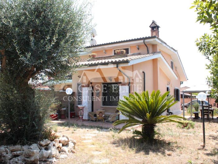 Casa quadrilocale in vendita in Via Isonzo, Tor San Lorenzo Nuova California, Ardea