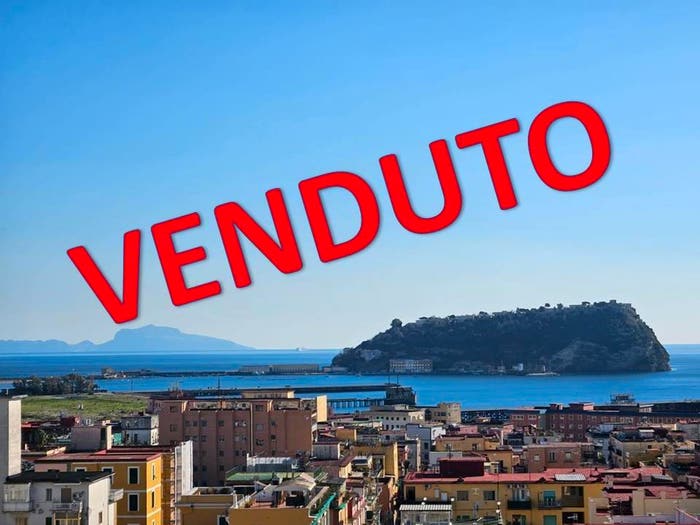 Appartamento quadrilocale in vendita in Via sibilla, Bagnoli, Napoli