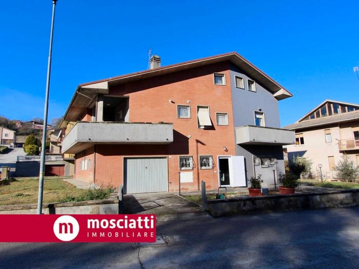 Casa con 6 locali in vendita in Via Monte Primo, Centro, Castelraimondo