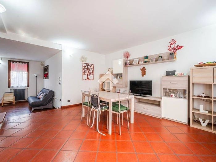 Casa con 5 locali in vendita in V Marco Emilio Lepido, Aeroporto, Bologna