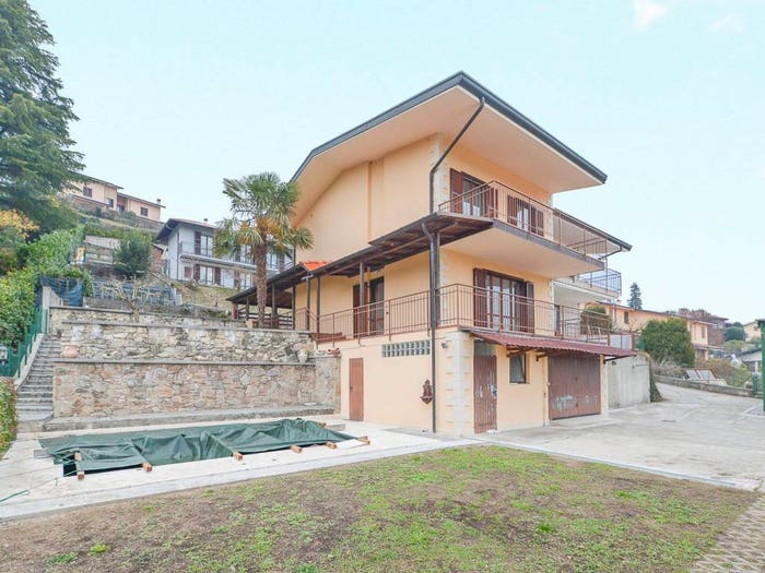 Casa con 6 locali in vendita in Via Giovanni Segantini, Centro, Merone