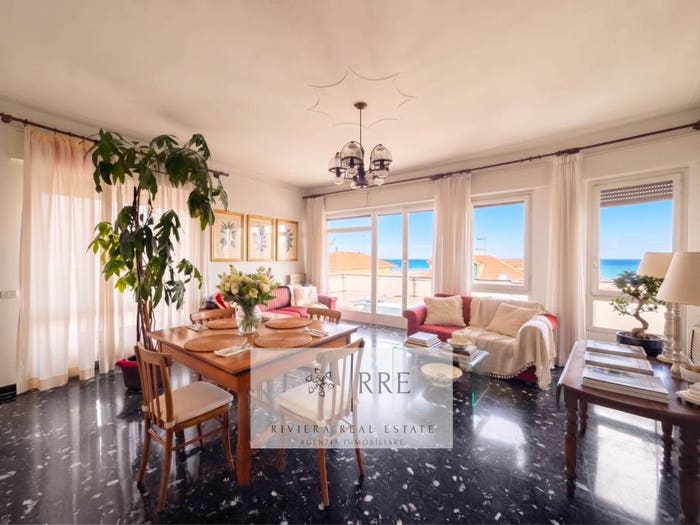 Appartamento con 5 locali in vendita in Viale Matteotti SS, Porto Maurizio, Imperia