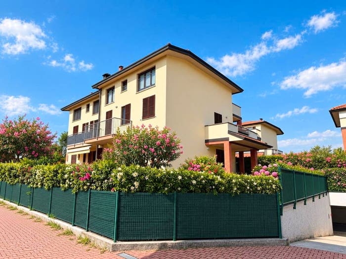 Appartamento trilocale in vendita in Via Castellazzo, Pregnana Milanese