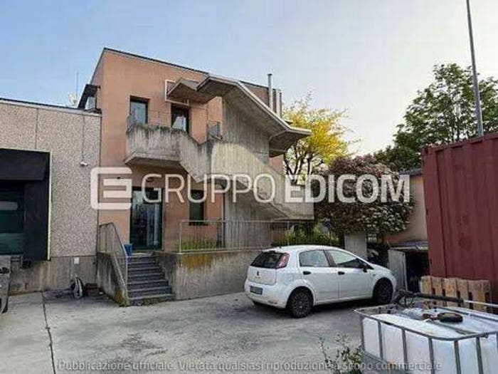 Appartamento con 6 locali in vendita in Via Cuna, Centro, Villa d'Adda