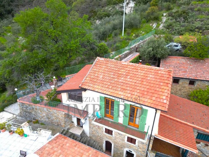 Casa quadrilocale in vendita in Negi Fumei, Perinaldo