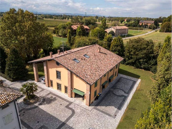 Casa con 6 locali in vendita in Strada Cadiane, Baggiovara, Modena