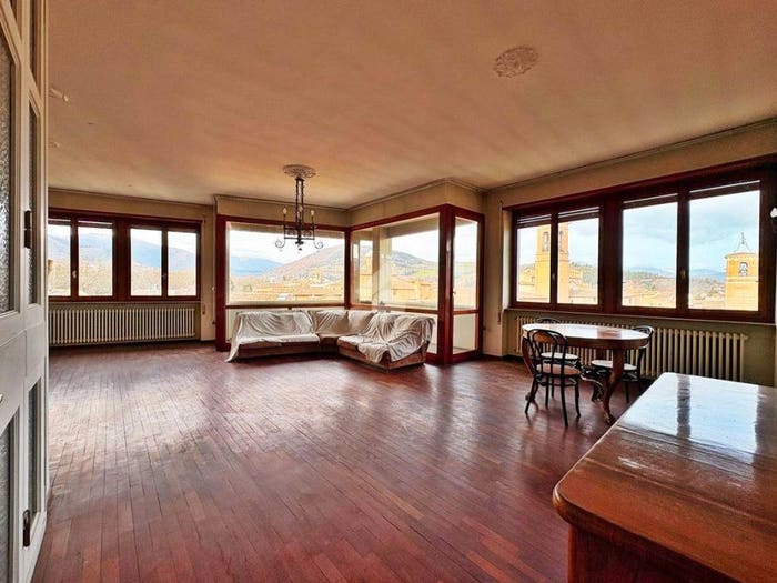 Casa con 6 locali in vendita in Piazza Giambattista Miliani, Centro, Fabriano