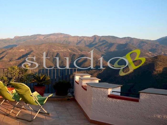 Casa con 6 locali in vendita in Piazza Castello, Perinaldo