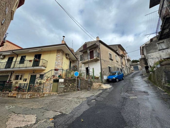 Casa con 6 locali in vendita in Via Salita San Carlo, Castiglione Marittimo, Falerna